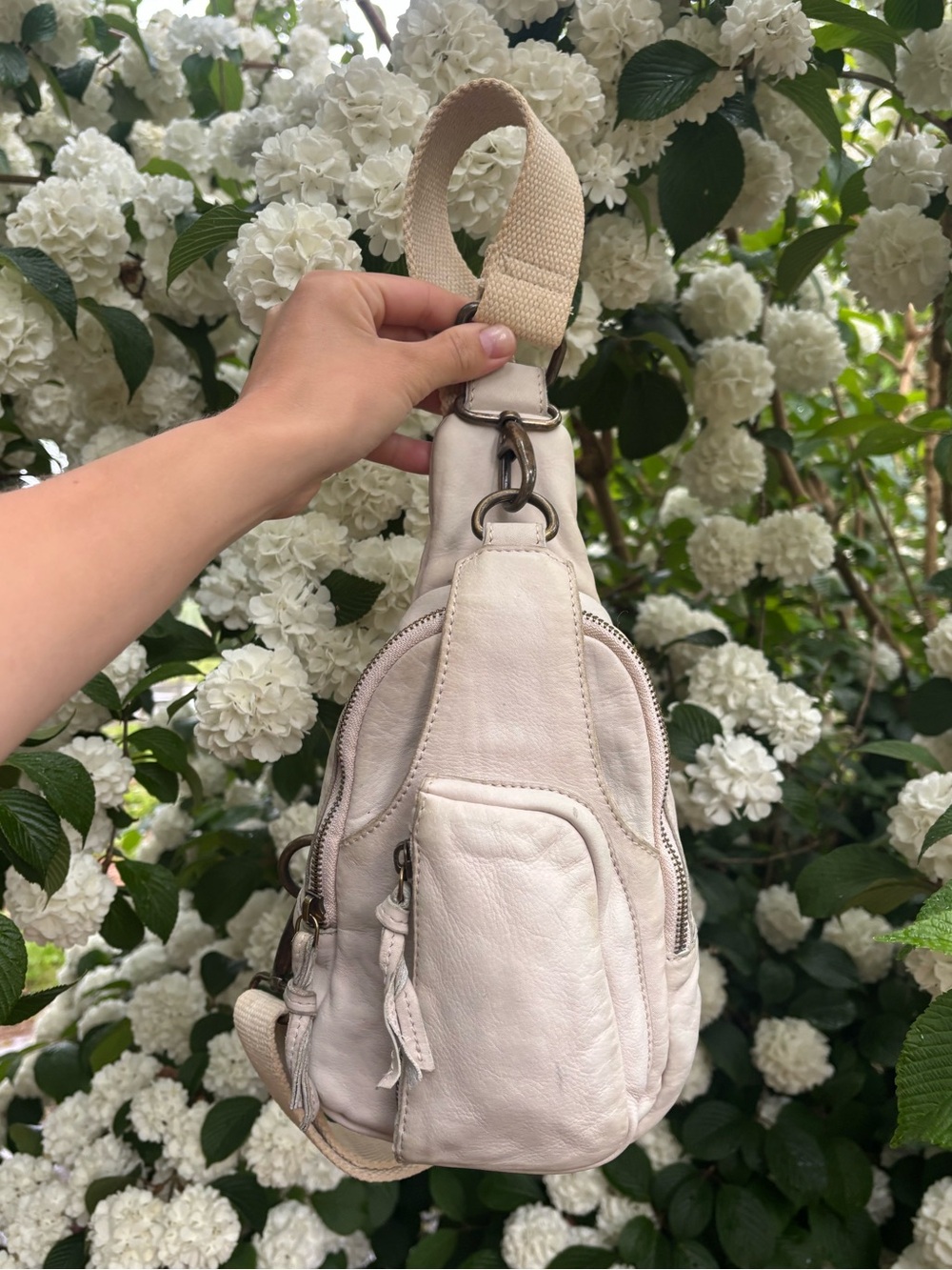 Free People Cream Leather Crossbody Sling Bag - Minimalist Everyday Style - Picture 2 of 9